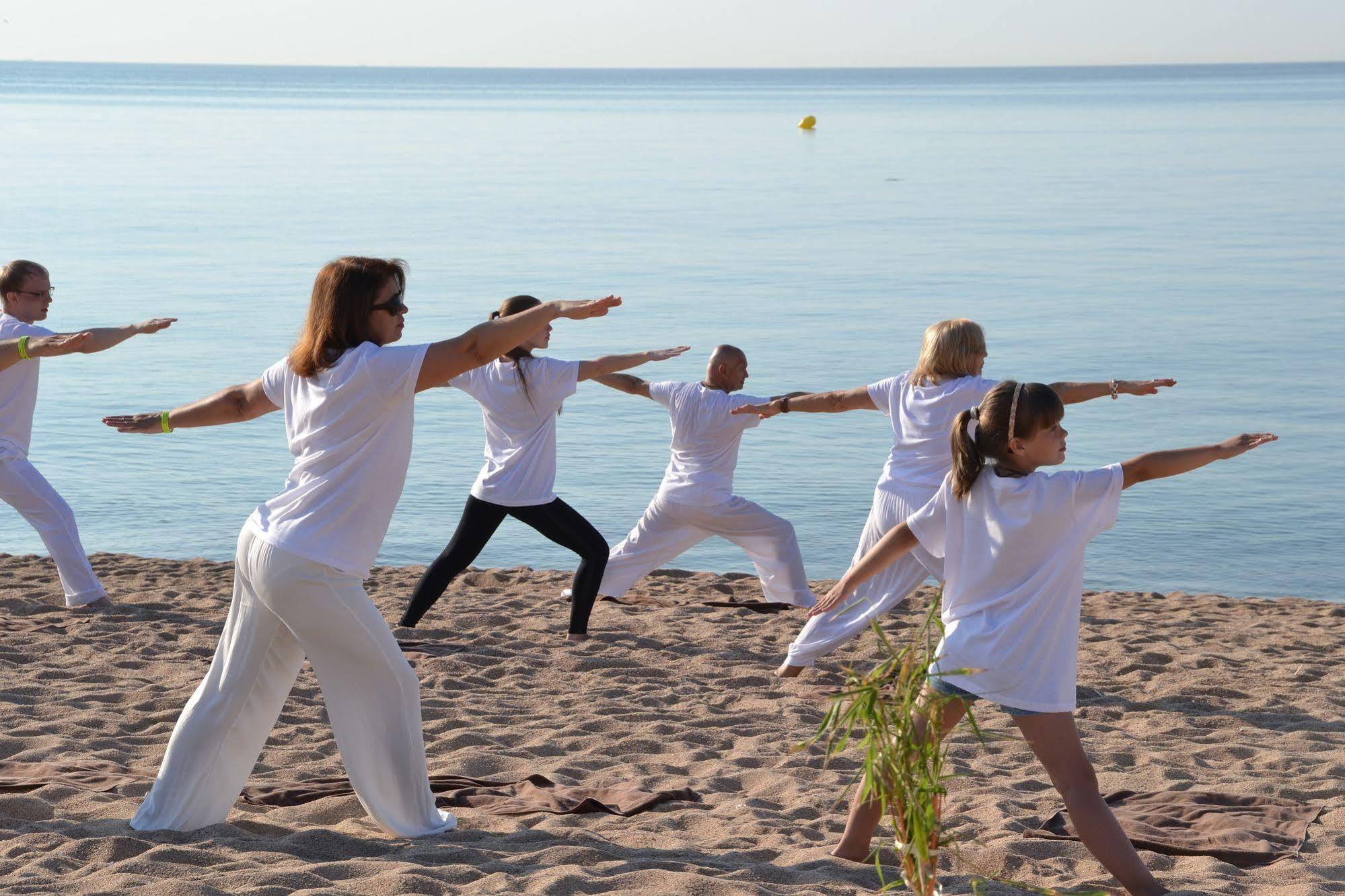 Luna Club Hotel Yoga & Spa 4Sup Malgrat de Mar Buitenkant foto
